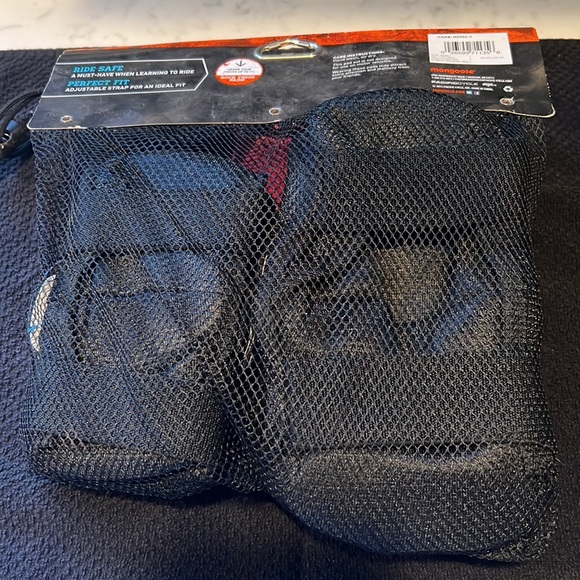 Mongoose Youth BMX Gel Pads Set, Knees & Elbows, Item  # MG506-3 - Picture 3 of 7
